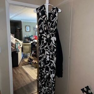 Luxology Black and White Floral Maxi jumper size Large #358